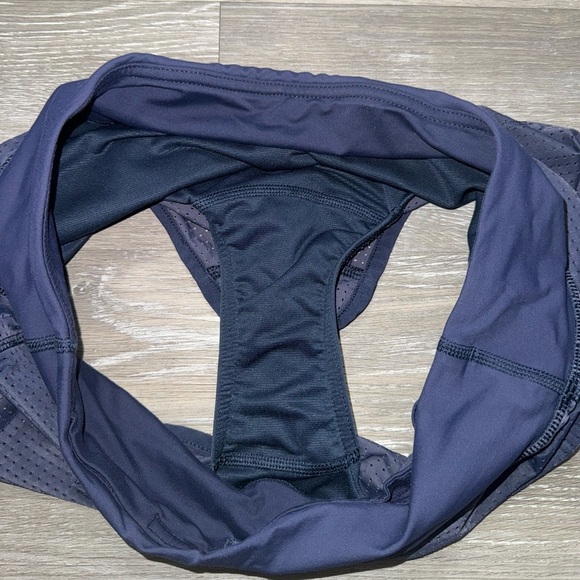 Lululemon speed up mesh limited edition shorts size 6 - Picture 8 of 8